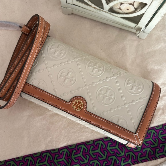 Tory Burch Handbags - New Tory Burch MONOGRAM PATENT EMBOSSED WALLET CROSSBODY